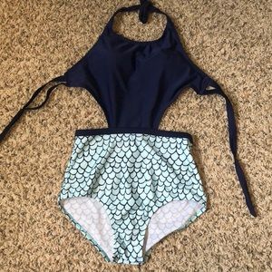 One piece swim suit